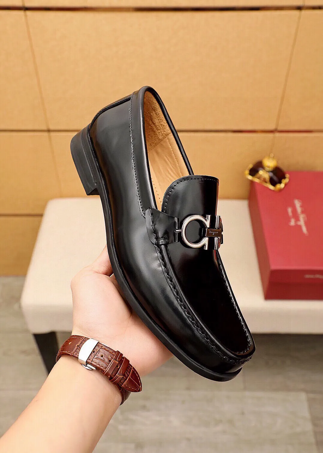 Men's shoes 💰480 💐 Product trademark: Ferragamo "Ferragamo" casual leather shoes Regular size: 38-44 (45🉑️customized) Product materials: Selected imported first-layer open-edge beaded cowhide leather upper + luxury hardware buckle, imported water-dyed cowhide leather lining. Strong three-dimensional visual effect, original outsole color: 4⃣️seed leather materials available